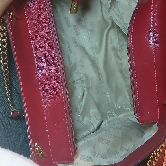 Michael Kors Jet Set Travel Large Chain Shoulder Tote – Cherry Red Leather - Picture 6 of 11